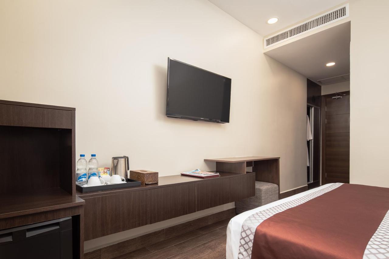 Hm Grand Central Hotel Phnom Penh Exterior photo