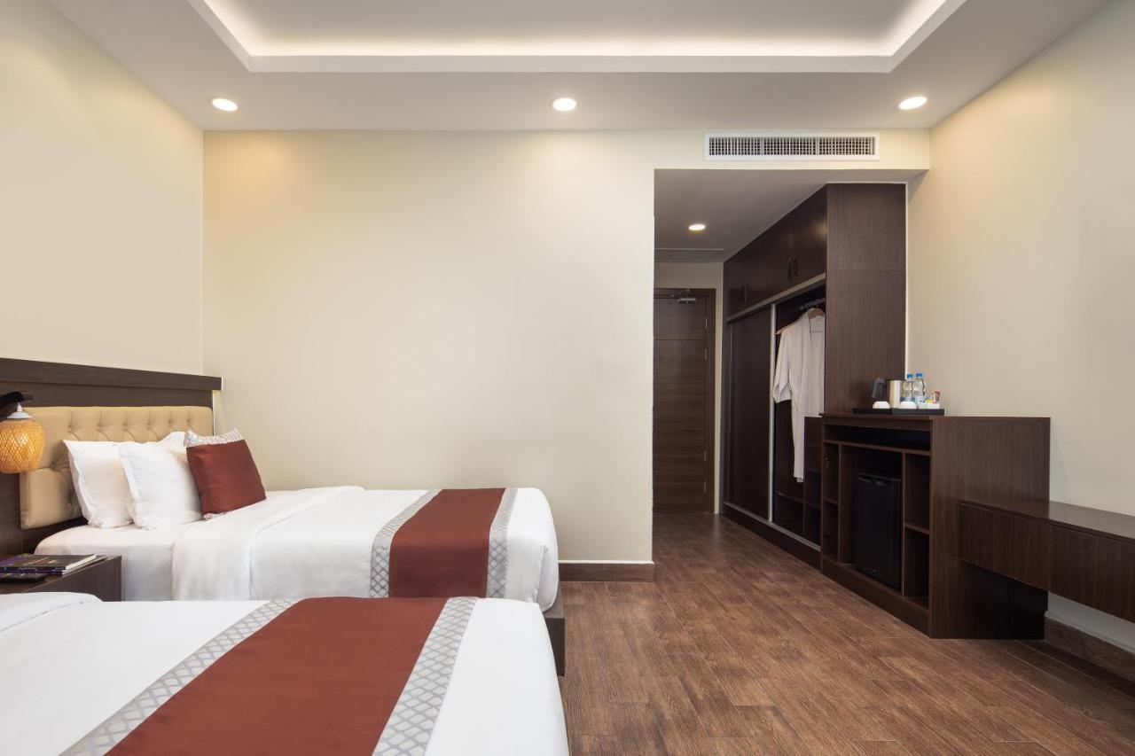 Hm Grand Central Hotel Phnom Penh Exterior photo