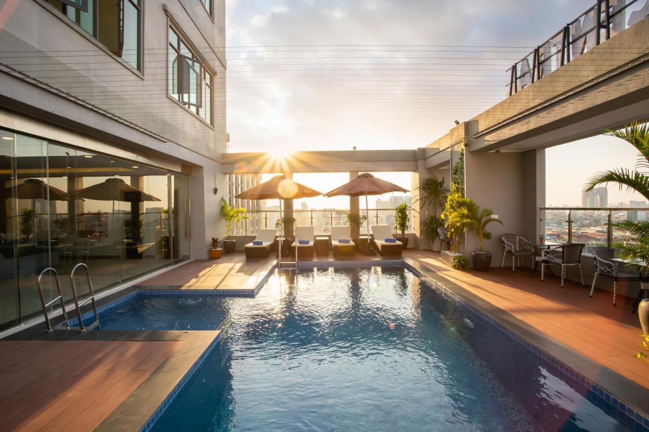 Hm Grand Central Hotel Phnom Penh Exterior photo