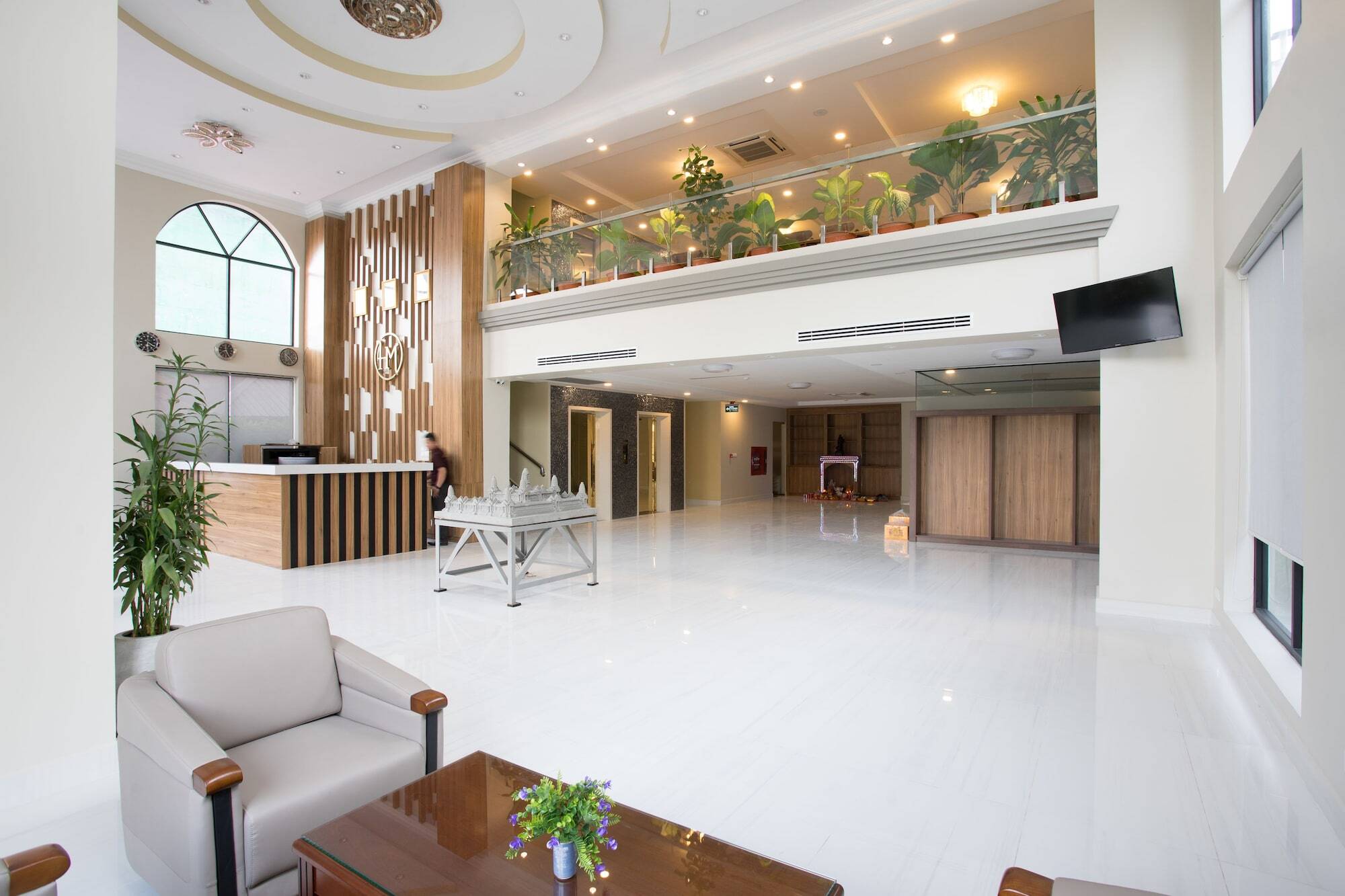 Hm Grand Central Hotel Phnom Penh Exterior photo