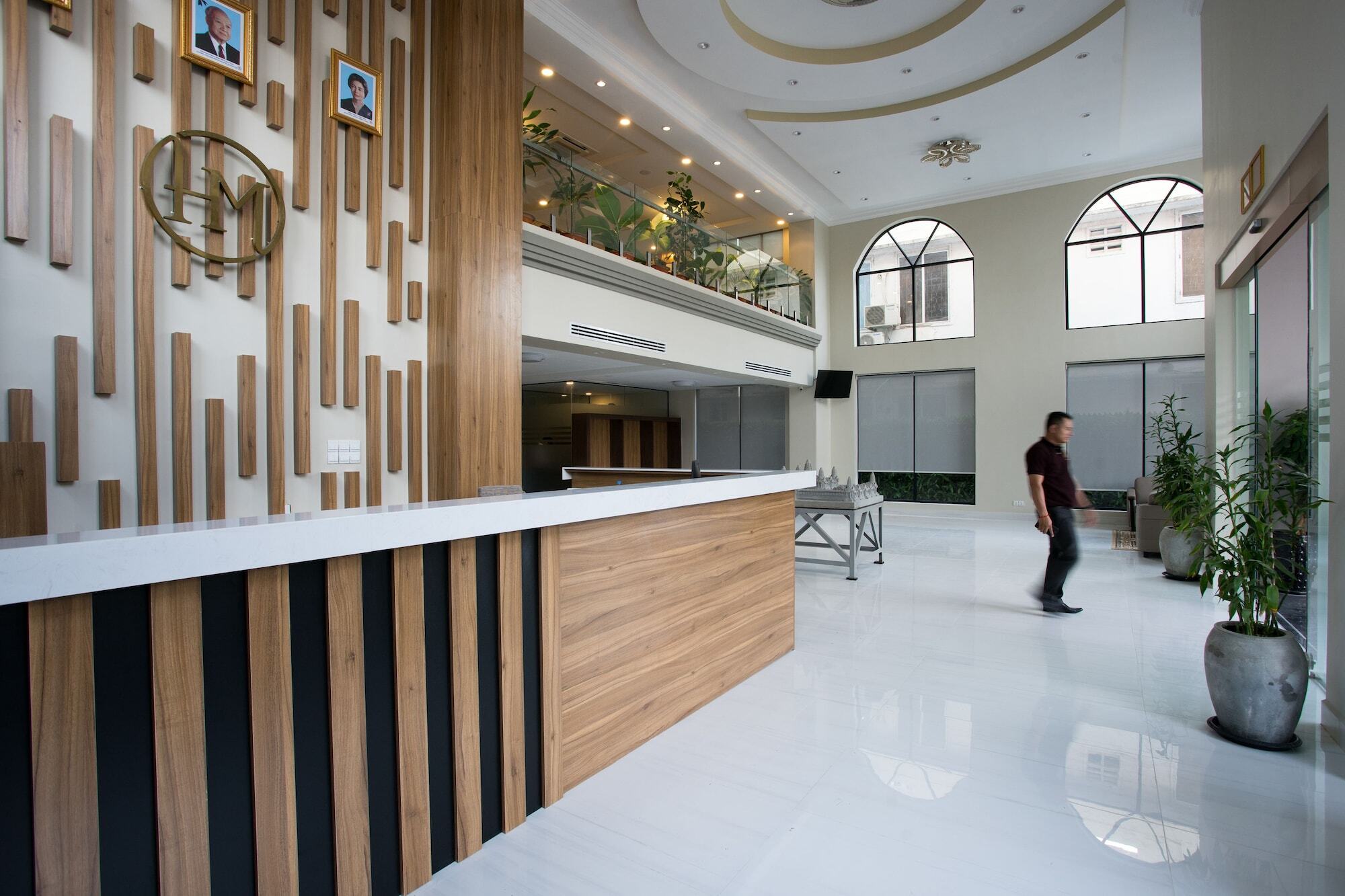 Hm Grand Central Hotel Phnom Penh Exterior photo