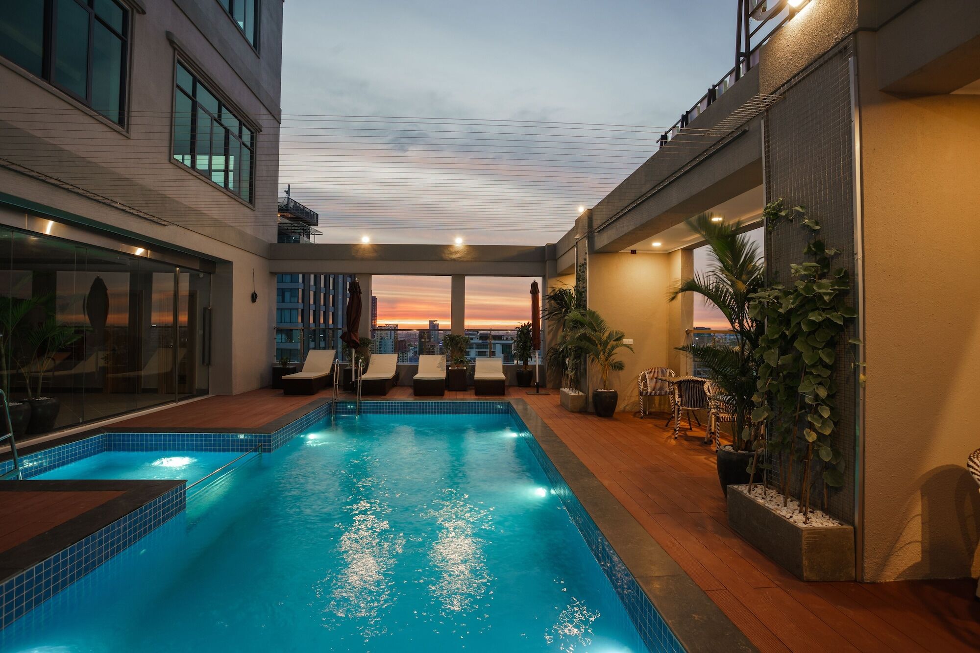 Hm Grand Central Hotel Phnom Penh Exterior photo